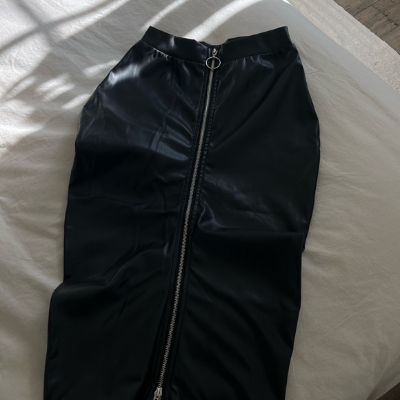 Zipper Front Skirt - Picture 3 of 8